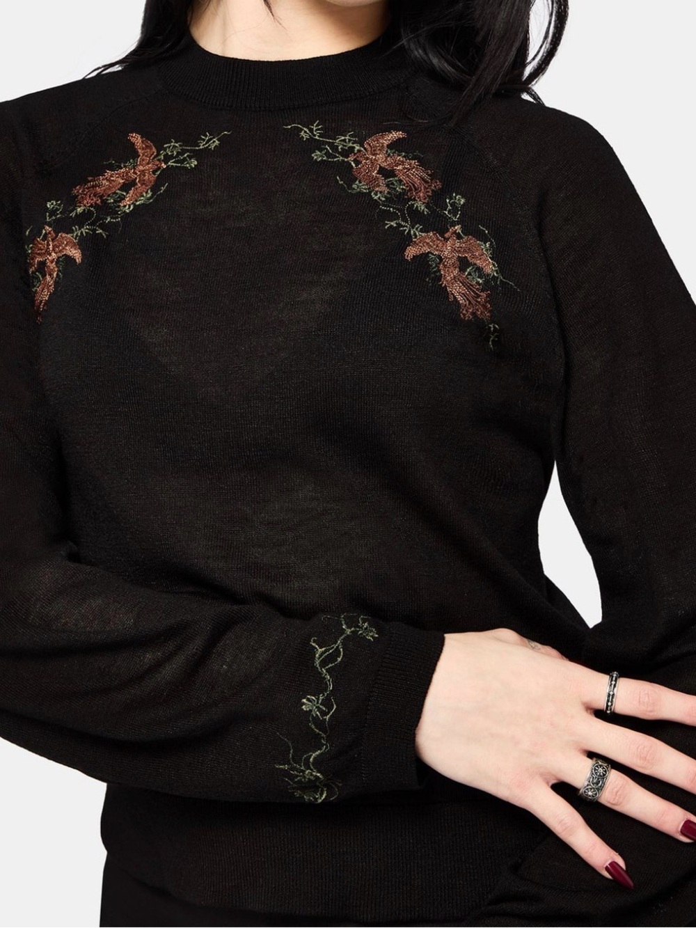 Disturbia Novera Lightweight Fine Knit Swester